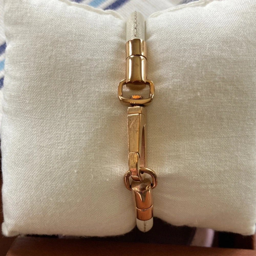 LIKE NEW!!!✨Coach Rose Gold Round Face Watch with Cream Strap ✨